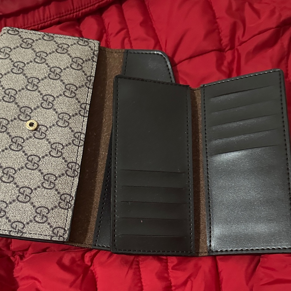 Gucci Black and Beige GG Continental Wallet - Picture 3 of 4